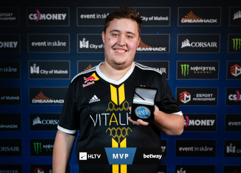 ZywOo был признан лучшим игроком 2019 года в CS:GO. S1mple расположился за ним - изображение обложка