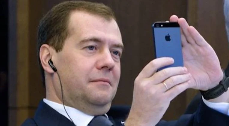 Медведев отписался от правительства России в Instagram. Это произошло после отставки премьера - изображение 1