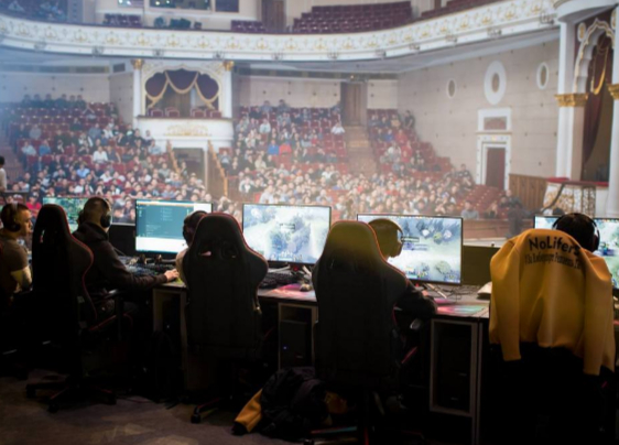 Директор театра в Киргизии сдал в аренду помещение под турнир по Dota 2. И его уволили - изображение обложка