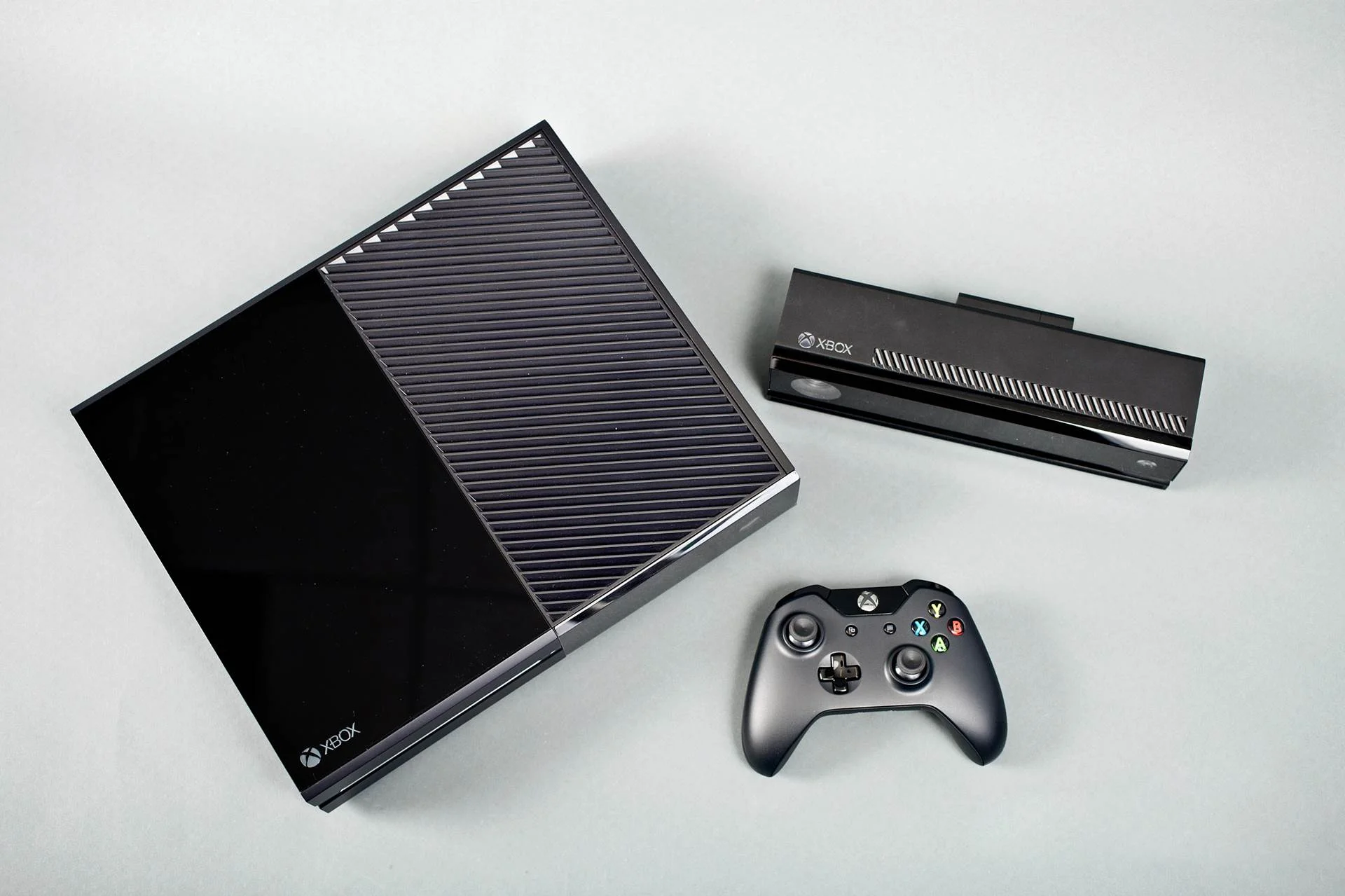 Первая консоль Xbox One сошла с конвейера - изображение обложка