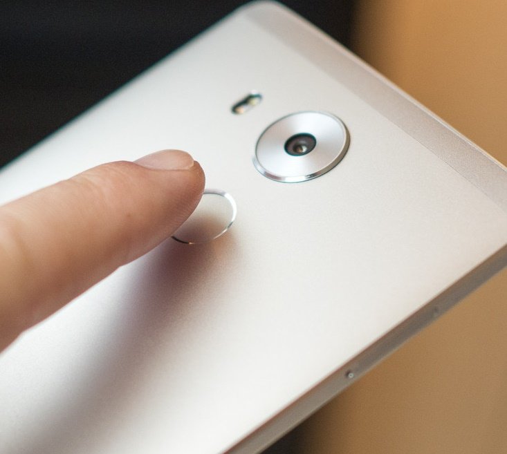 Полиция скопировала палец мертвого человека, чтобы вскрыть его телефон - изображение обложка