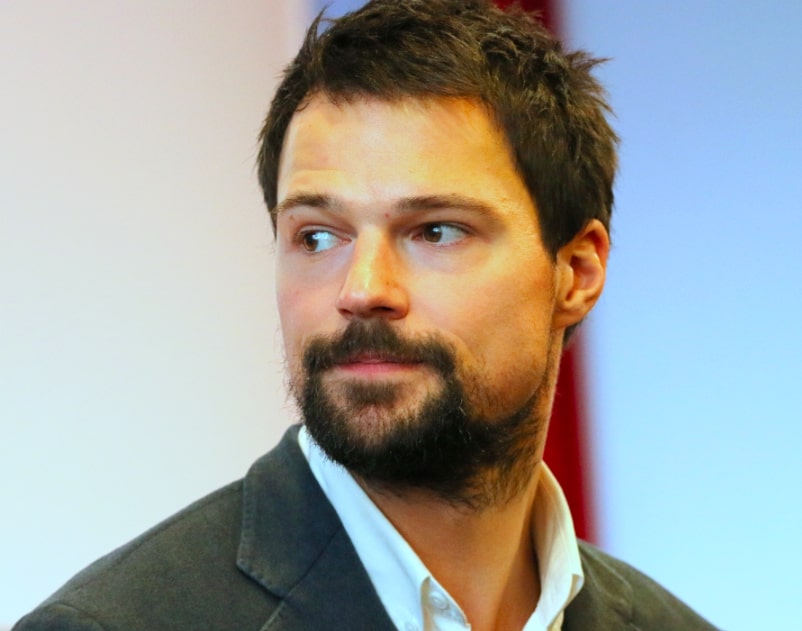 «Нет ни одной роли, где я считаю, что справился»: Козловский ответил BadComedian - изображение обложка