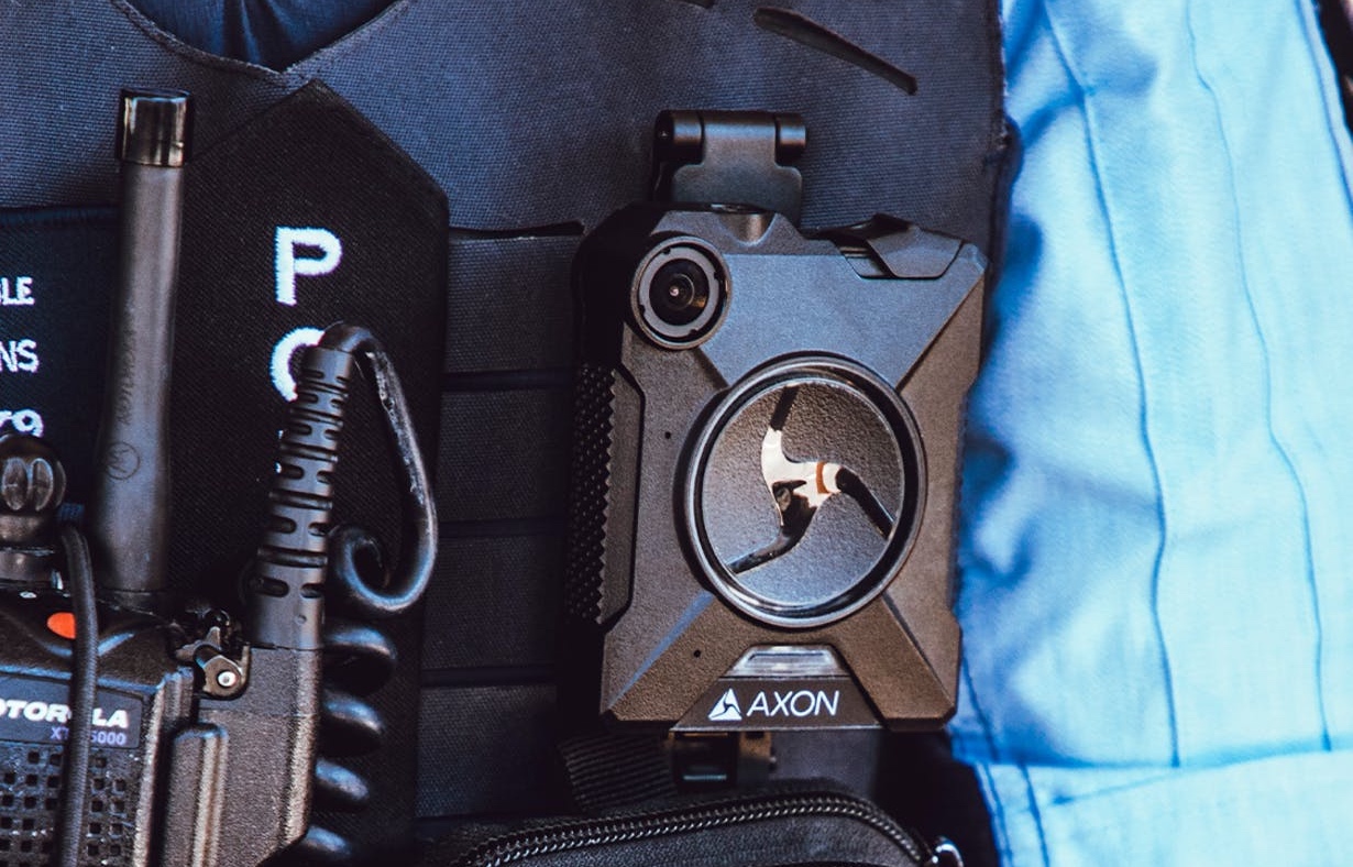 Apple обяжет сотрудников носить видеорегистраторы во избежание утечек - изображение обложка