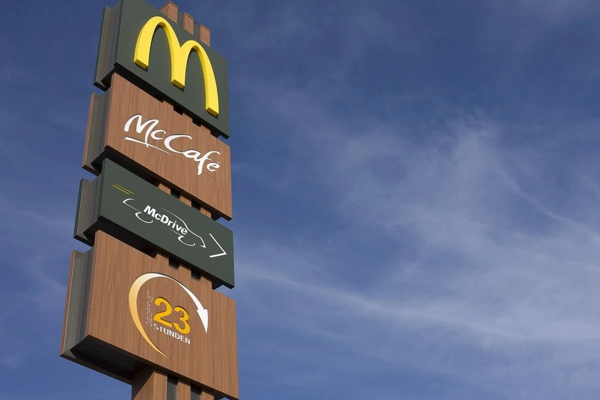 Рестораны McDonaldʼs продолжат работу в России до окончания производственных процессов - изображение 1