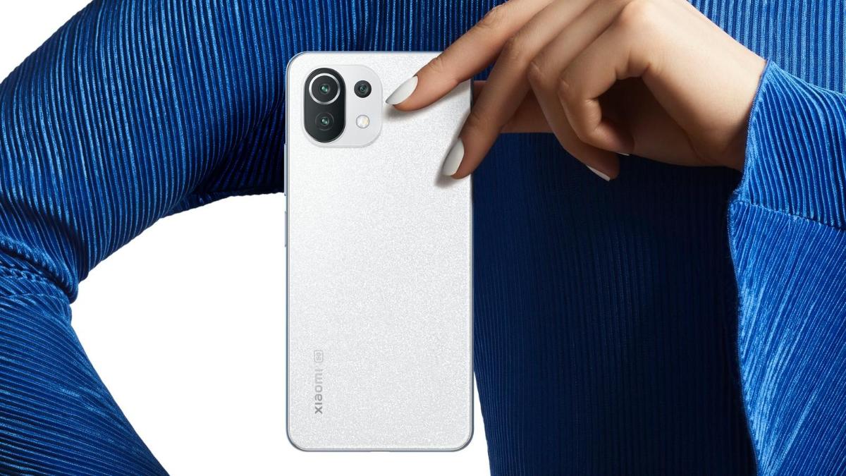 Xiaomi представила в России смартфон 11 Lite 5G NE с AMOLED-экраном 90 Гц - изображение обложка