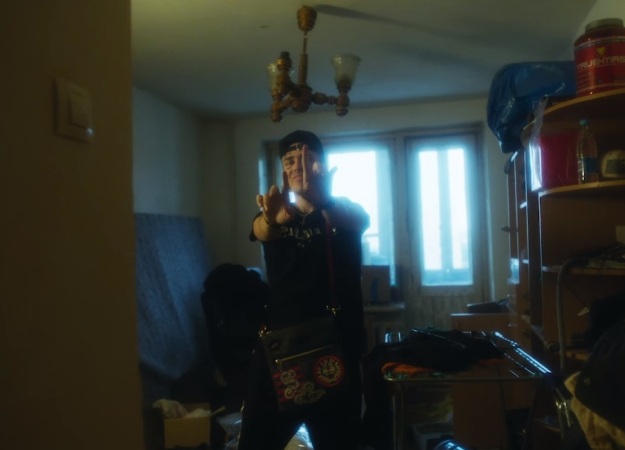 Возвращение к истокам: рэпер Face выпустил клип на новый бодрый трек Woof - изображение обложка