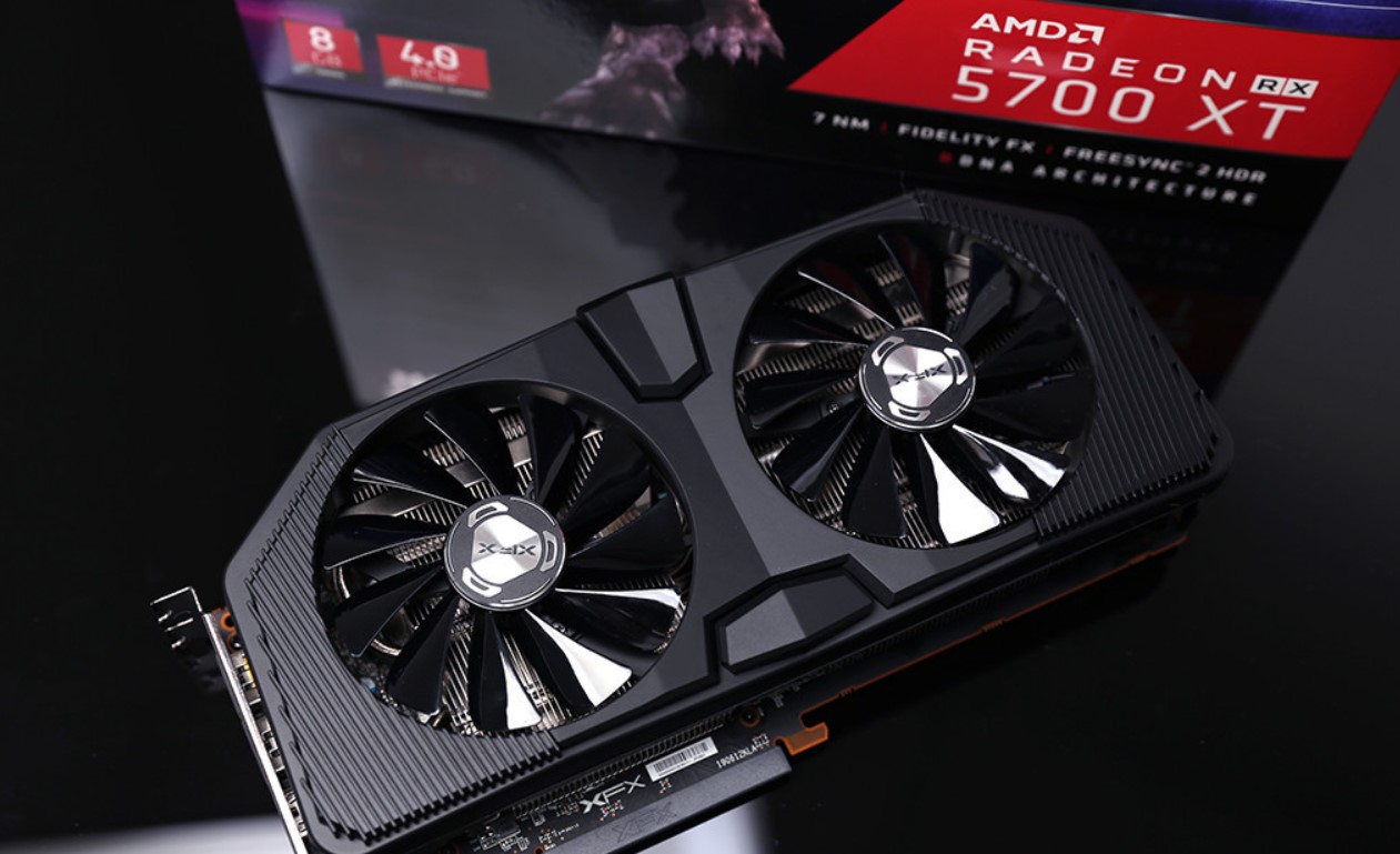 Геймеры жалуются на перегрев Radeon RX 5700. Все дело в коротких винтах - изображение обложка