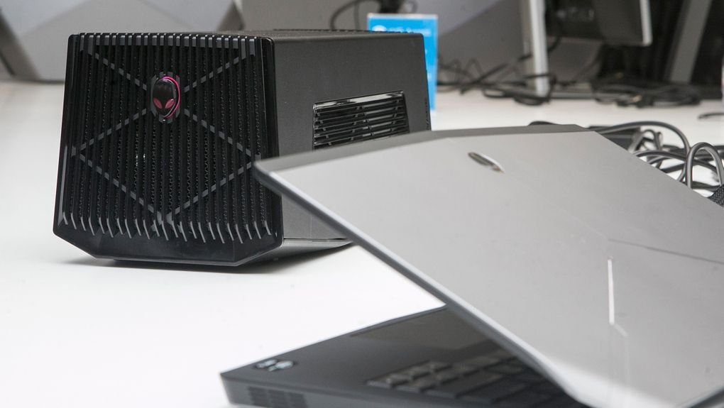 Alienware придаст силы ноутбуку переносной коробкой с видеокартами - изображение обложка