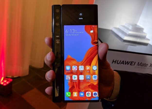 Выход складного флагмана Huawei Mate X перенесли с июня на сентябрь