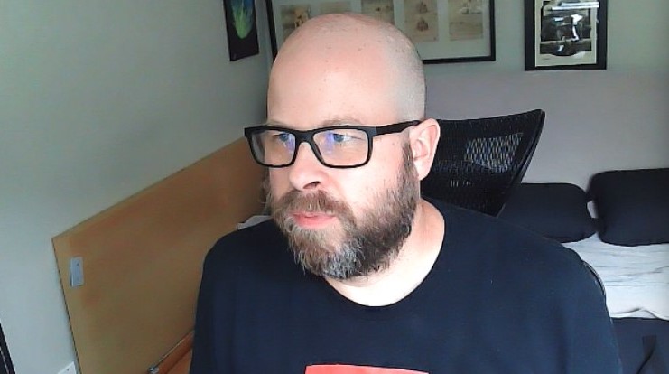 Нейросеть Твиттера на превью чаще показывает лица людей со светлой кожей - изображение обложка