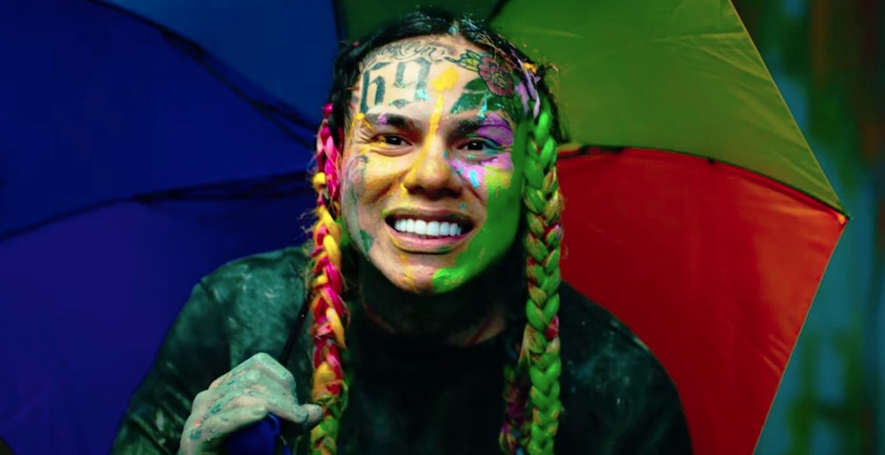 Рэперу Tekashi 6ix9ine грозило 47 лет тюрьмы. Он вышел и установил рекорды на YouTube и Instagram - изображение обложка