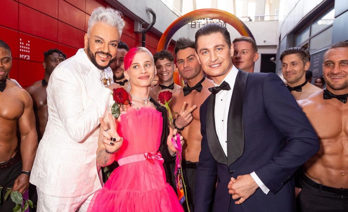 В суде объяснили штраф для «Муз-ТВ» за гей-пропаганду поведением Давы и Киркорова - изображение обложка