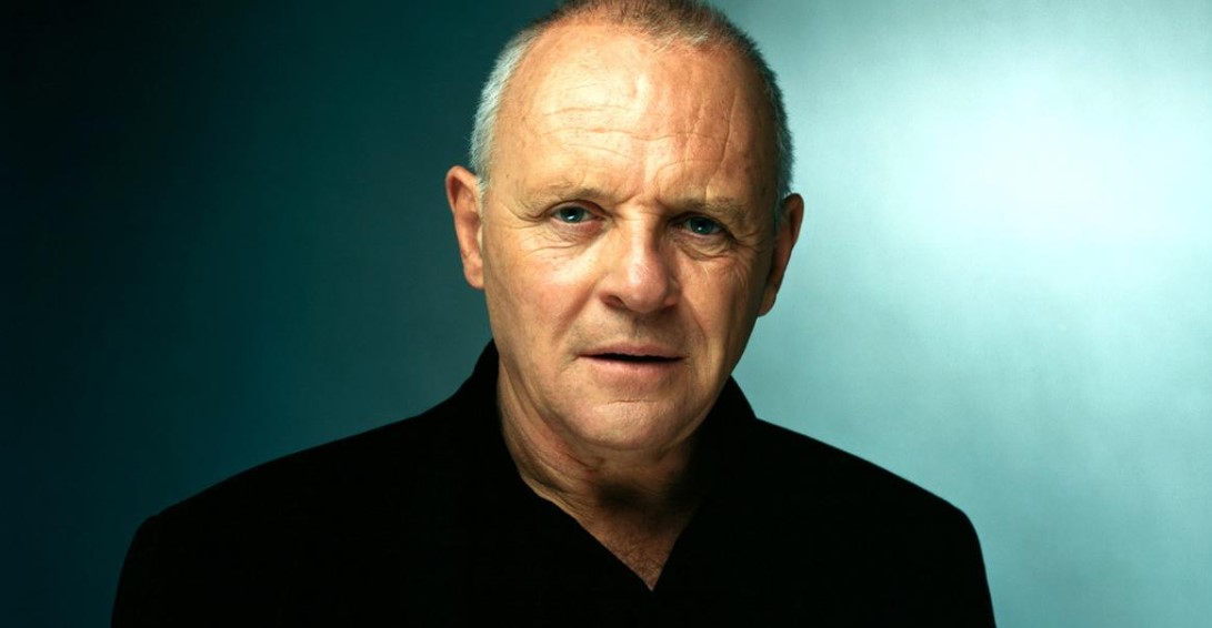 Кот Энтони Хопкинса не одобряет хобби актера. Тот играет на пианино и рисует - изображение обложка