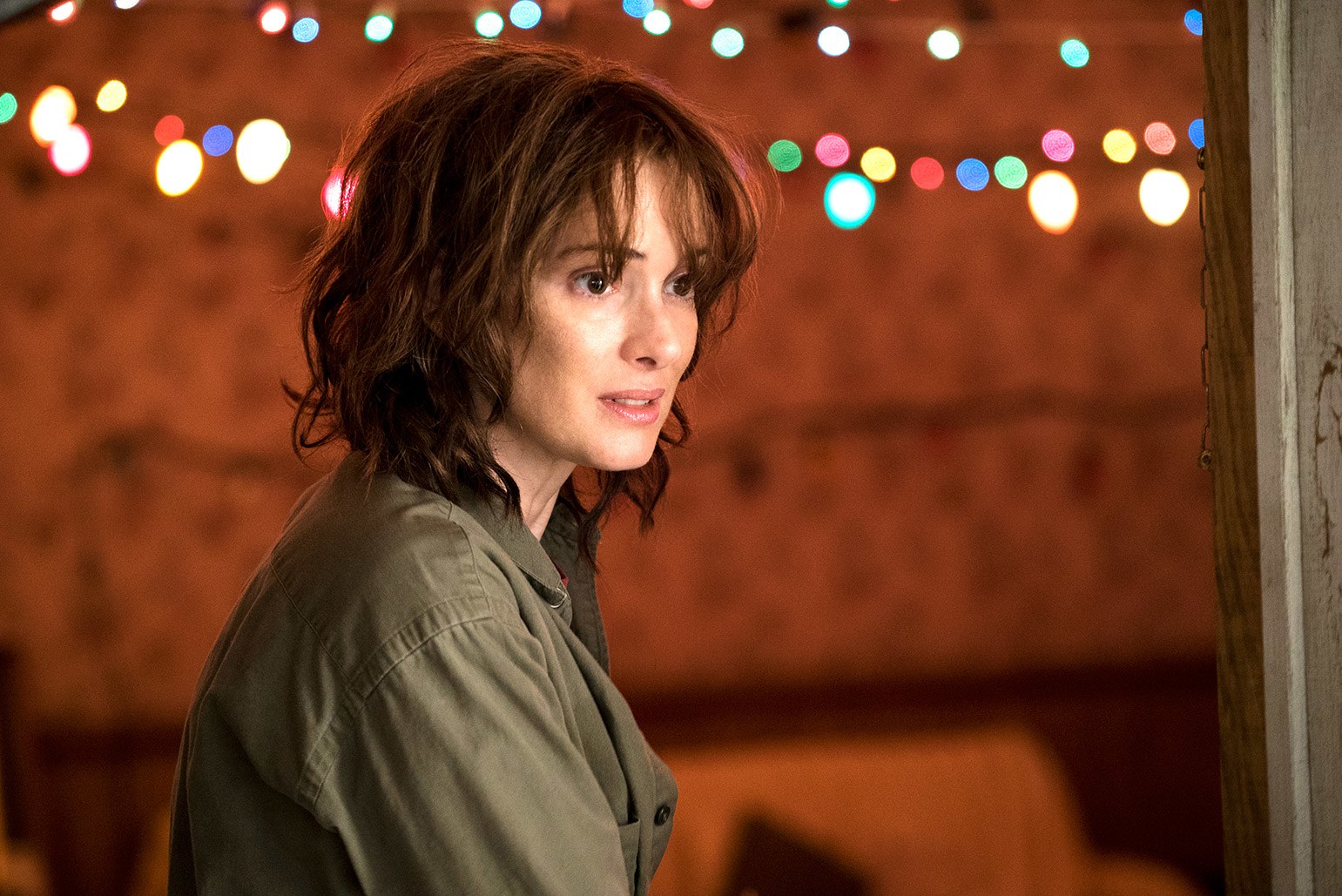 Что творится в финале 3 сезона «Странных дел»? Солдаты, вертолеты и Вайнона Райдер на фото со съемок - изображение обложка