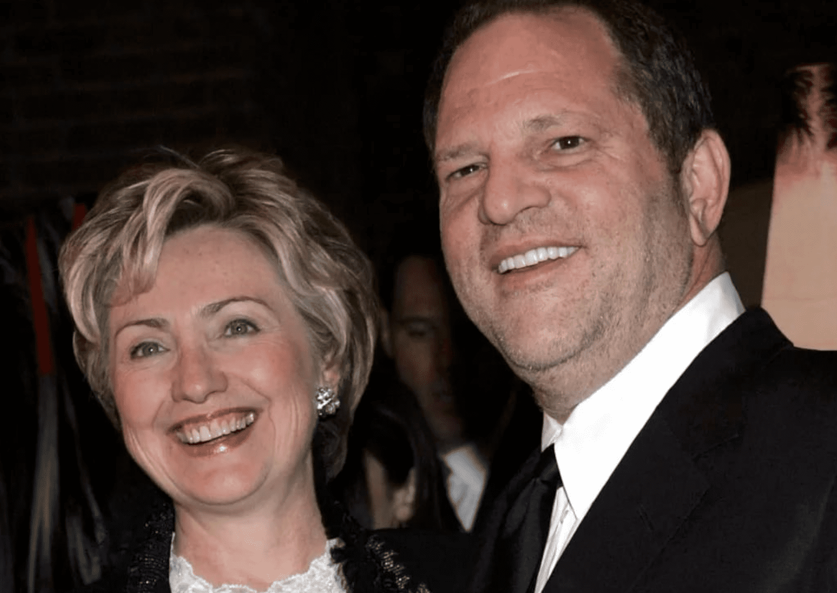 Хиллари Клинтон прокомментировала решение суда по делу Вайнштейна - изображение обложка