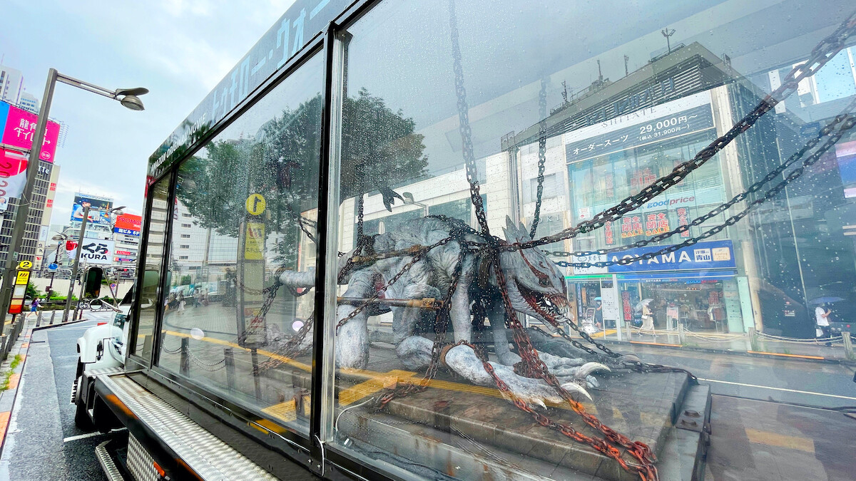 Amazon заказал жуткую рекламу «Войны будущего» с монстром в прозрачном грузовике - изображение обложка