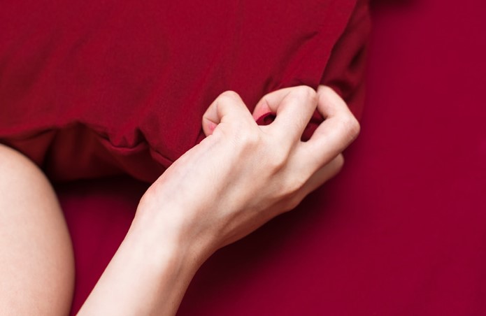 Просмотр порно положительно влияет на женские оргазмы - изображение обложка