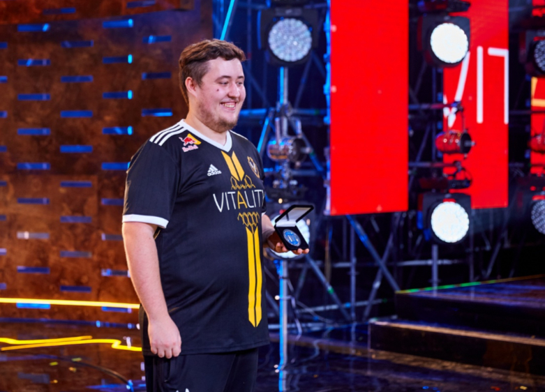 Кто будет лучшим игроком 2019 года в Counter-Strike: Global Offensive? - изображение обложка