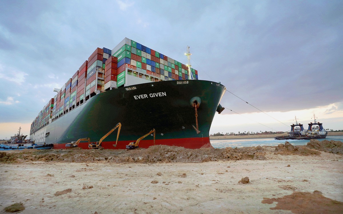 Судно Ever Given сняли с мели. Пока неизвестно, когда восстановят движение по Суэцкому каналу - изображение обложка