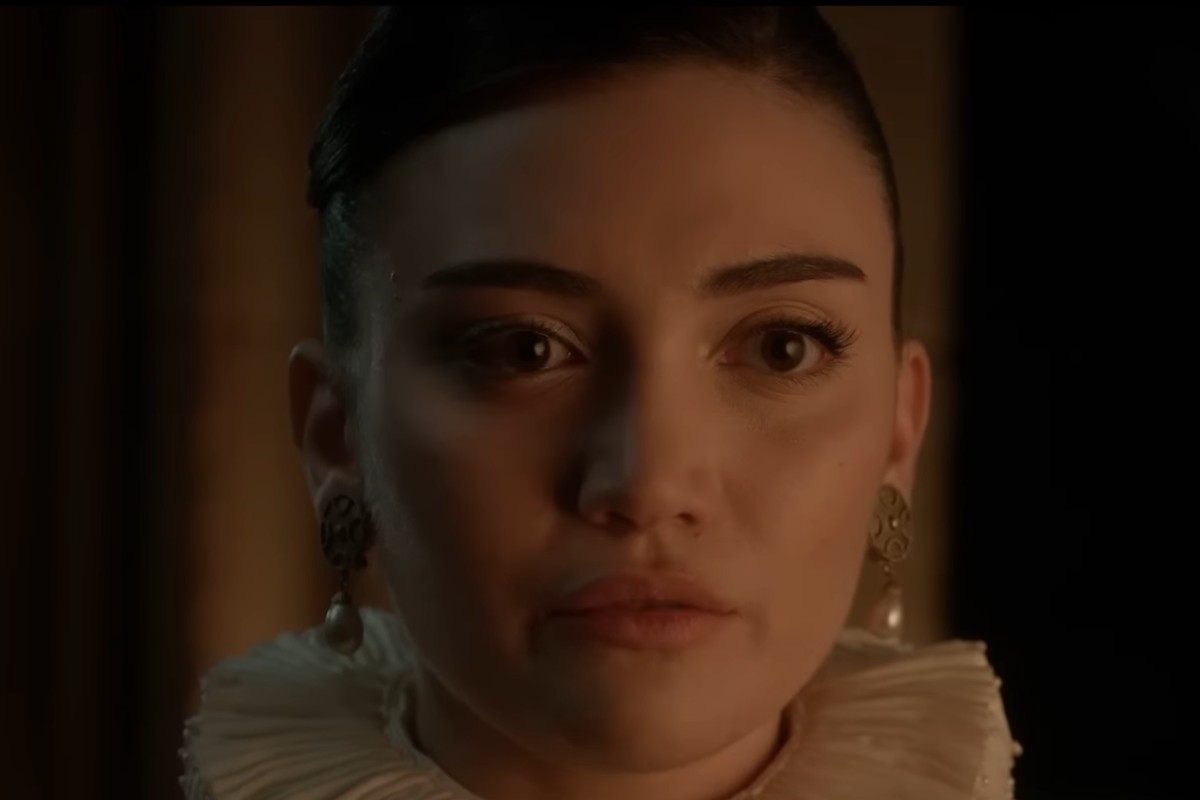 Обложка: кадр из тизера «Академии Вампиров»