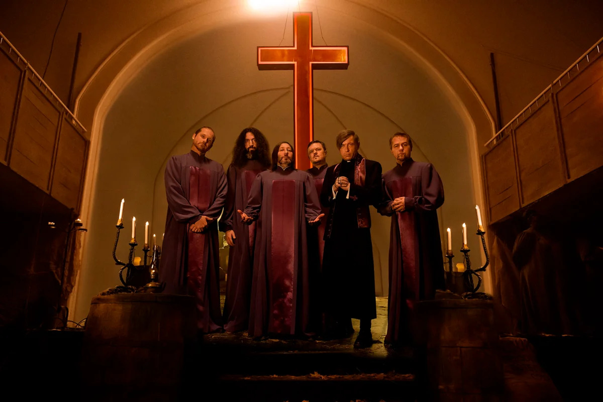 Би-2 выпустили новый клип. Фанаты группы сравнивают его с работами Тарантино - изображение обложка