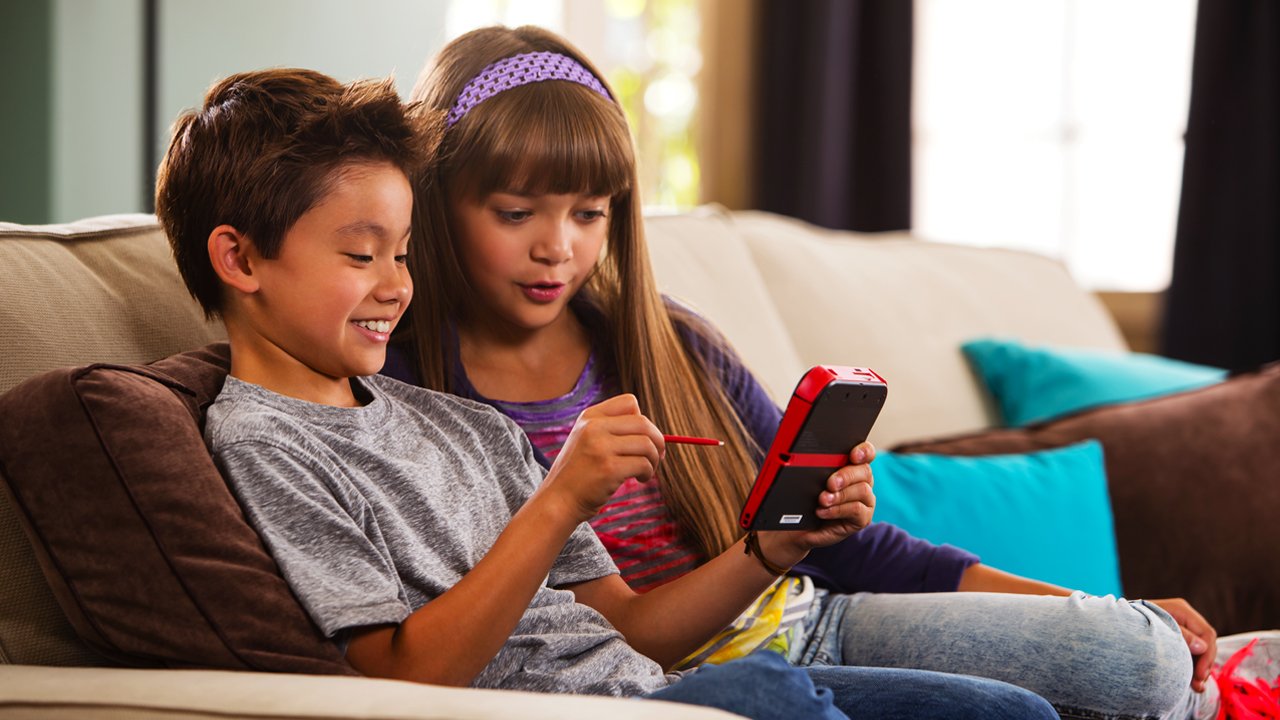 Анонсирована новая портативная игровая приставка 2DS от Nintendo - изображение обложка