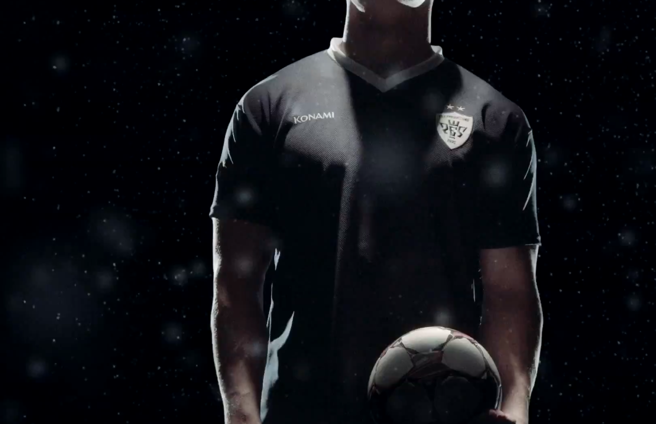 Футболист в темной форме попал в тизер Pro Evolution Soccer 2015 - изображение обложка