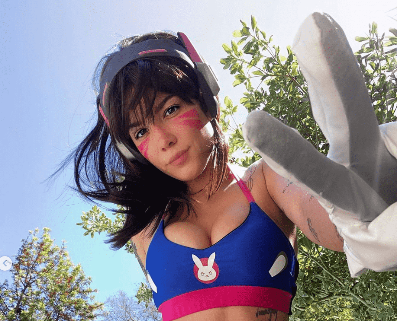 Милая D.Va: певица Холзи сделала косплей героини Overwatch - изображение обложка