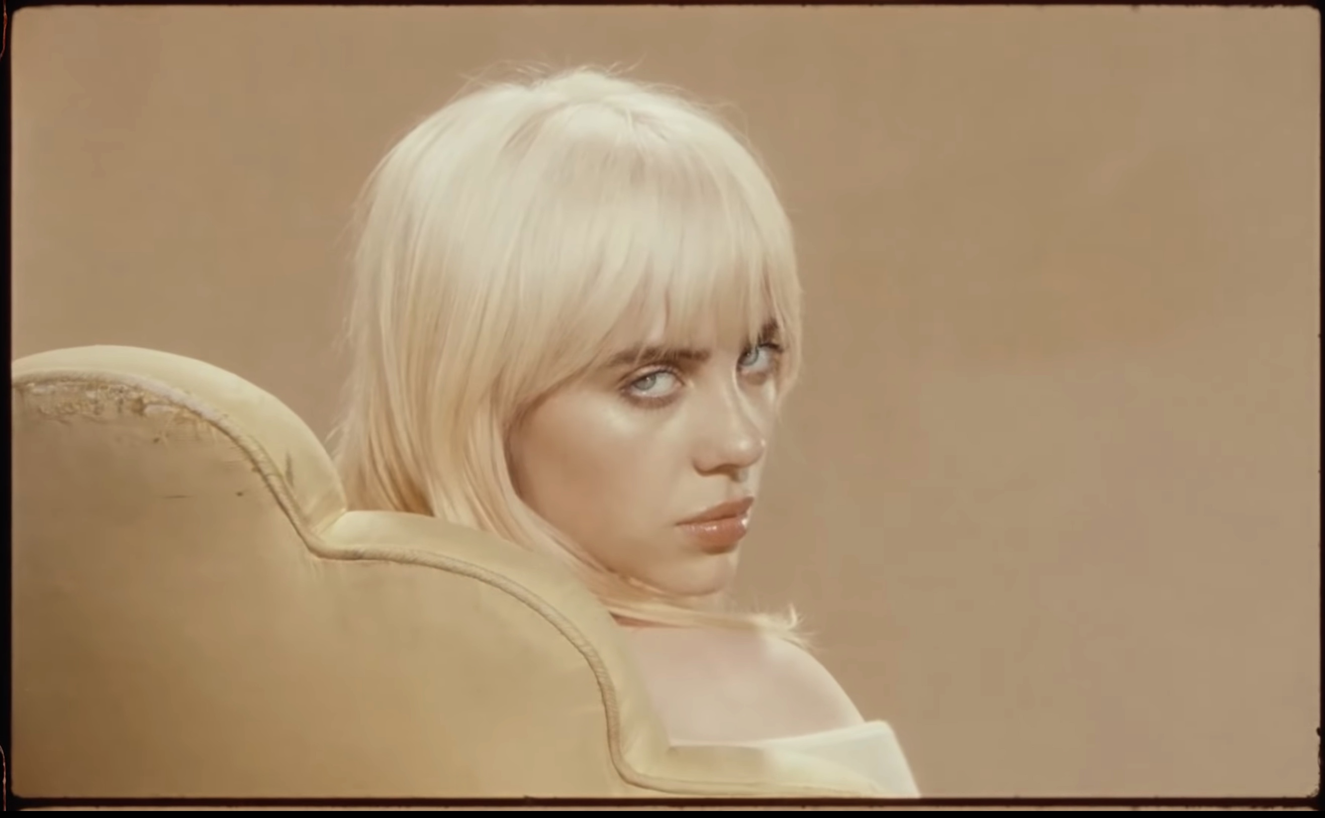 Билли Айлиш поделилась тизером клипа и песни Happier Than Ever - изображение обложка