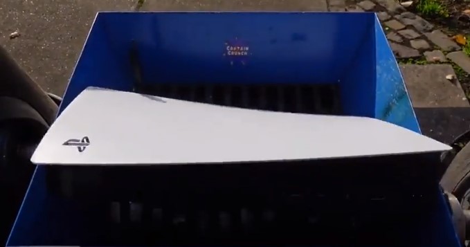 Заставь меня страдать: на Reddit появилось видео уничтожения PS5  - изображение обложка