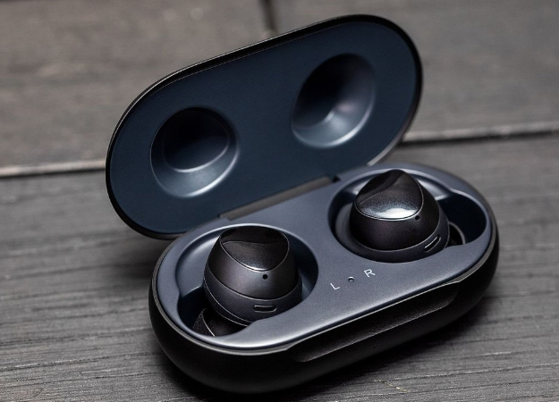 Полностью беспроводные наушники Samsung Galaxy Buds представлены официально