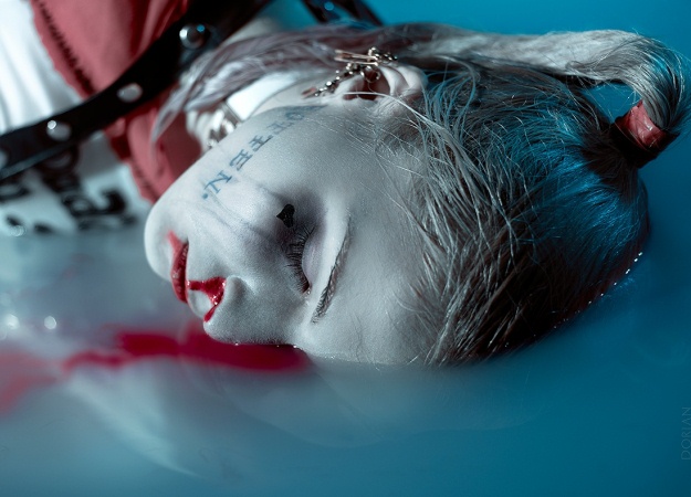 Страдание и энергия Харли Квинн в новом атмосферном косплее - изображение обложка