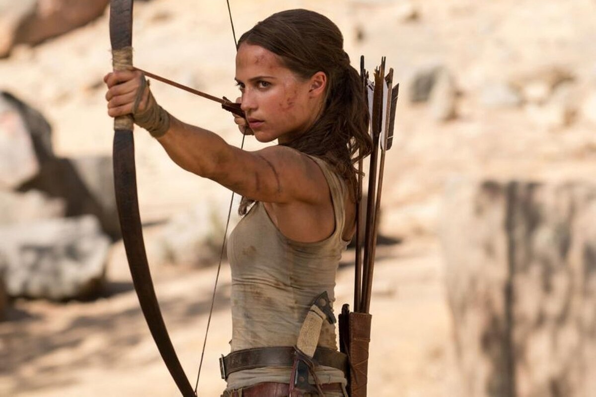 Обложка: кадр из ленты «Tomb Raider: Лара Крофт»