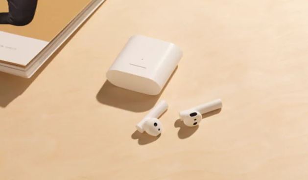 Дешевая копия AirPods, портативная батарея и зарядка: что еще представила Xiaomi - изображение обложка