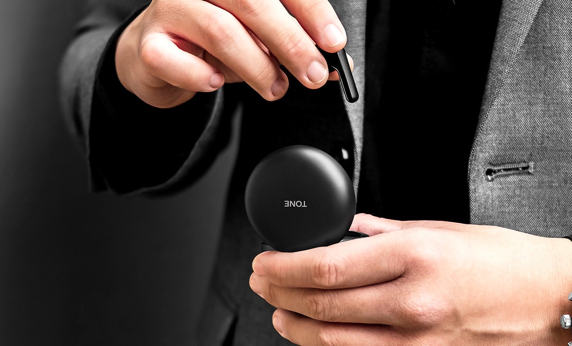 Представлены беспроводные наушники LG Tone Free с функцией очистки от бактерий - изображение обложка