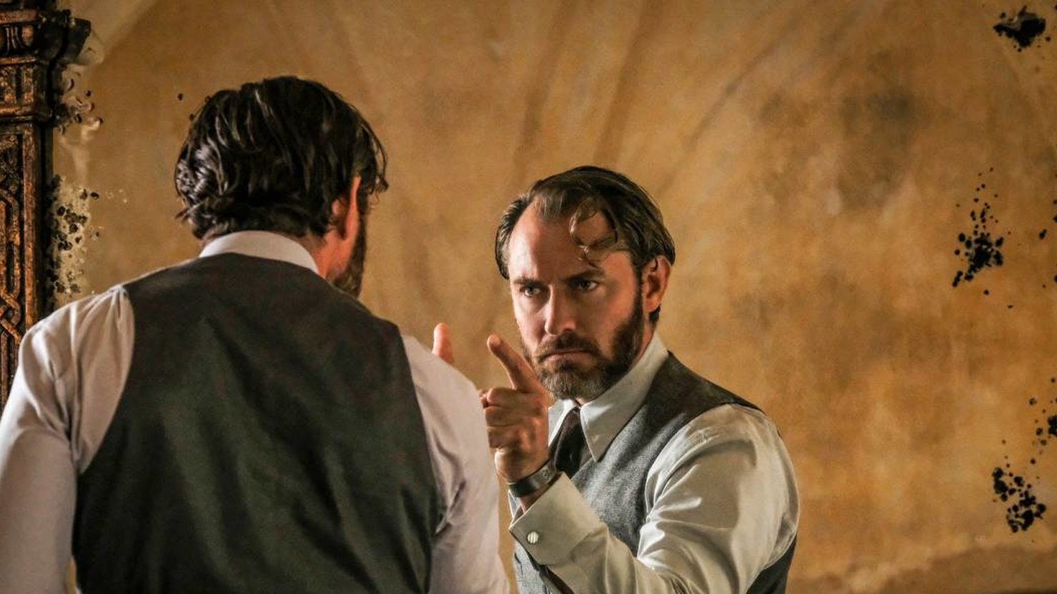 Джуд Лоу прокомментировал увольнение Деппа из «Фантастических тварей» - изображение обложка