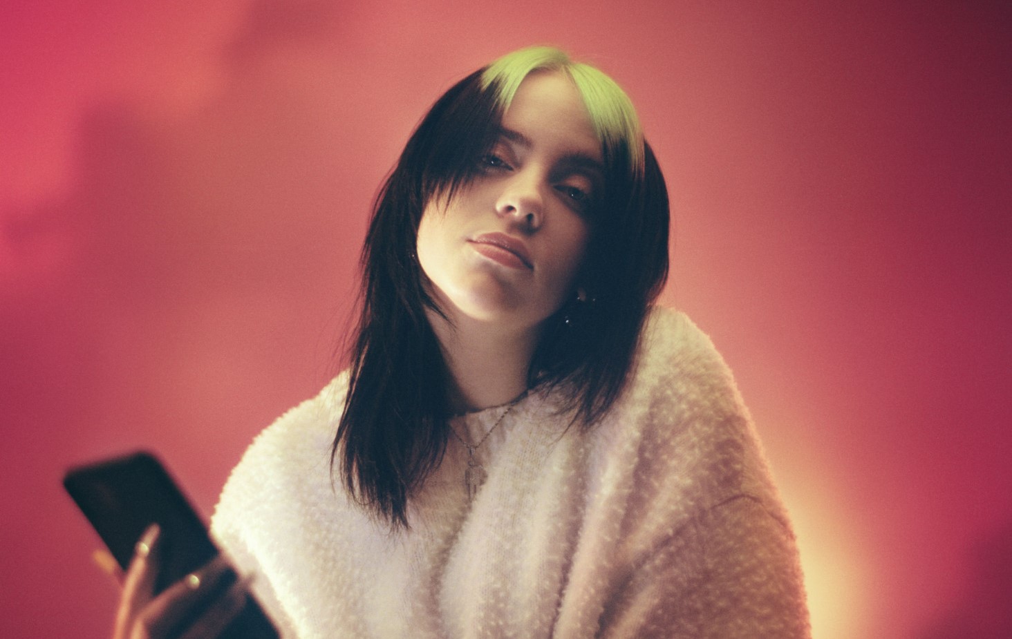 Билли Айлиш устала от фаната и получила запретительный ордер - изображение обложка