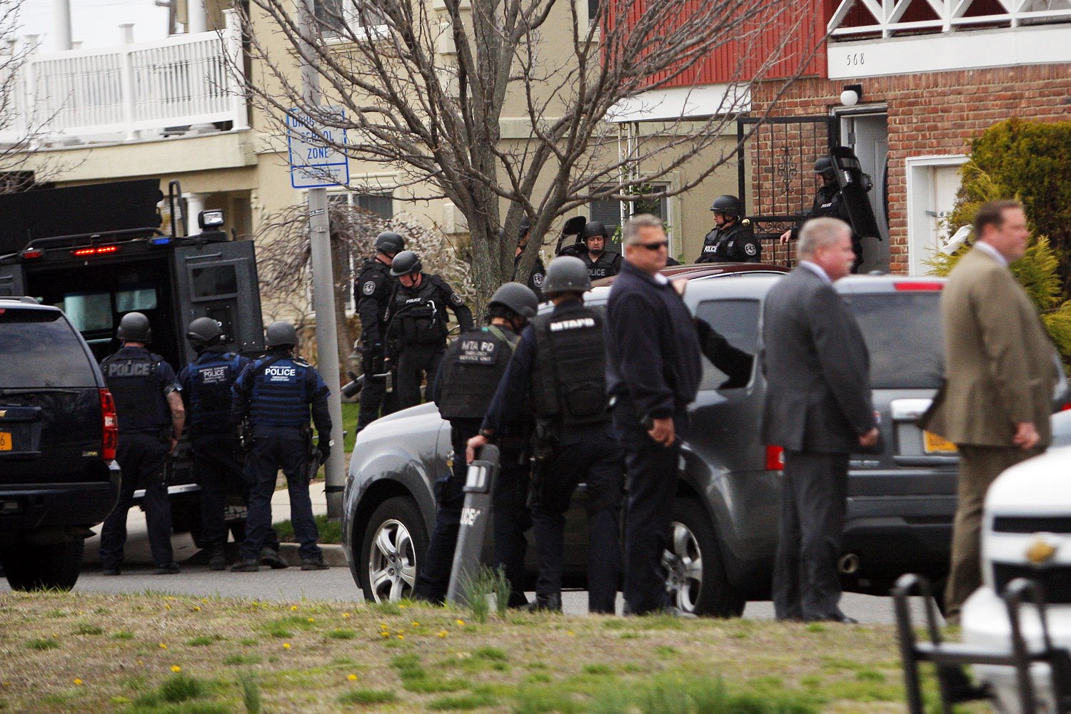 Сердитый игрок в Call of Duty вызвал спецназ к дому обидчика
 - изображение обложка