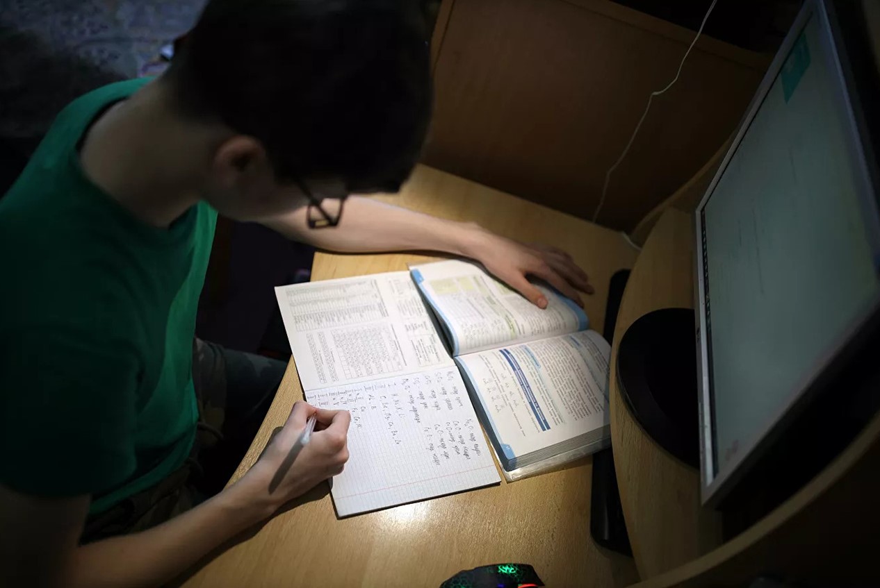 Skysmart запустил параллельные уроки. Это новый формат в школьном образовании - изображение обложка