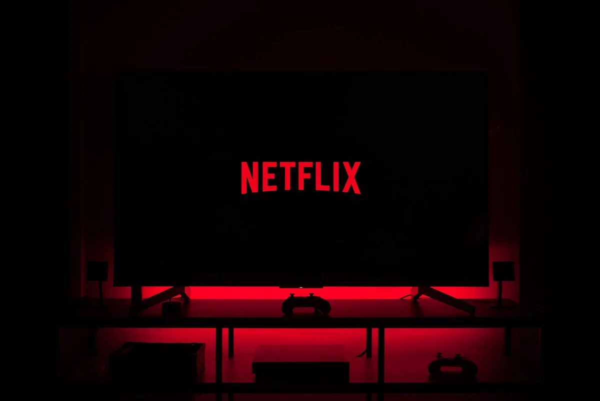 Оплату за Netflix в России с октября начнут принимать рублями - изображение обложка