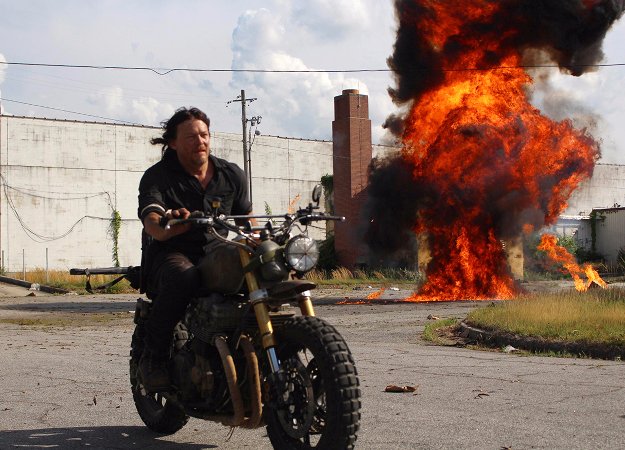 Все пасхалки в 1 серии 8 сезона «Ходячих мертвецов» - изображение обложка