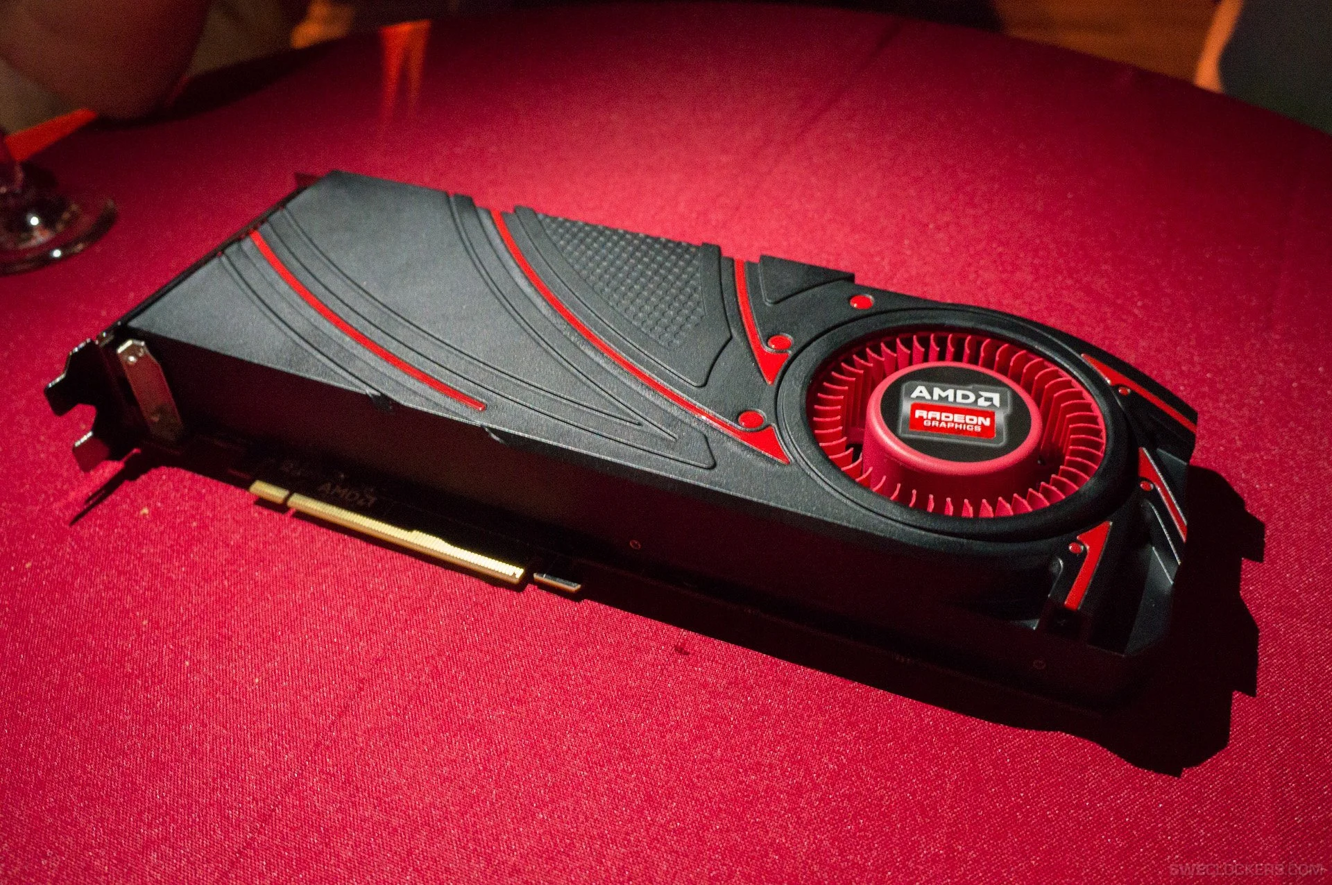 ​Стартовали предзаказы на лимитированную серию AMD Radeon R9 290X - изображение обложка