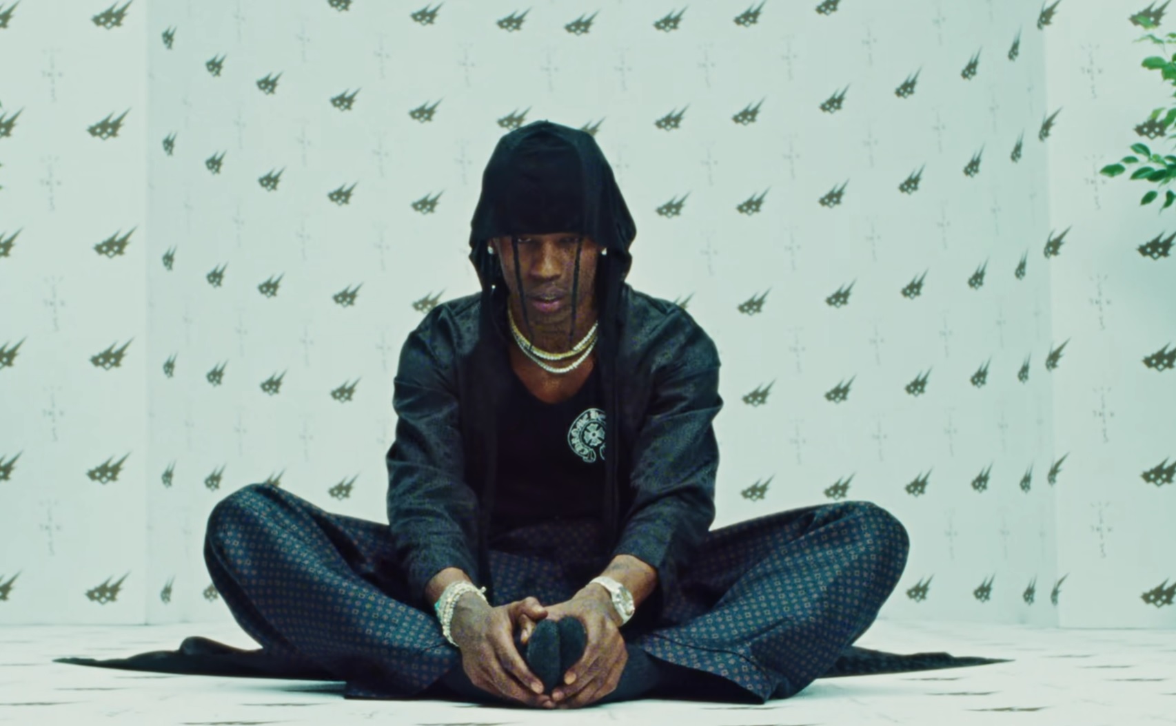 ​Обложка: кадр из клипа FRANCHISE