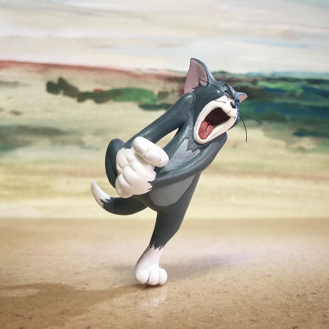 Японский художник воссоздает сцены из «Тома и Джерри» в забавных скульптурах - изображение обложка