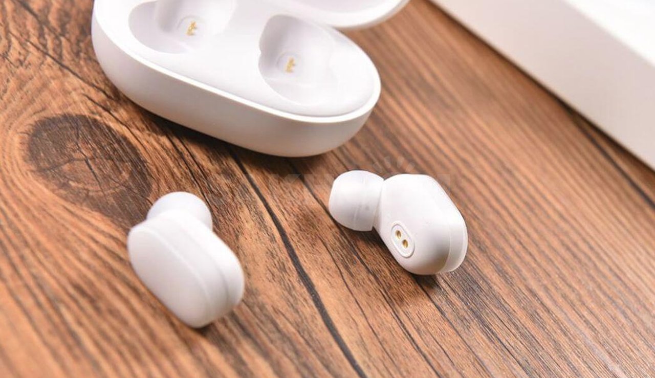 Топ-3 компаний по продажам беспроводных наушников в мире - изображение обложка