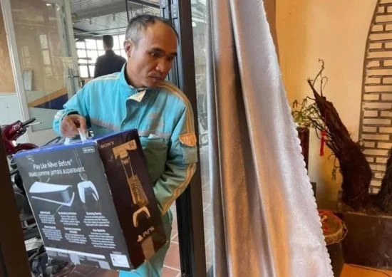 Фанат Sony из Вьетнама выдал PlayStation 5 за роутер, чтобы скрыть от жены дорогую покупку - изображение обложка