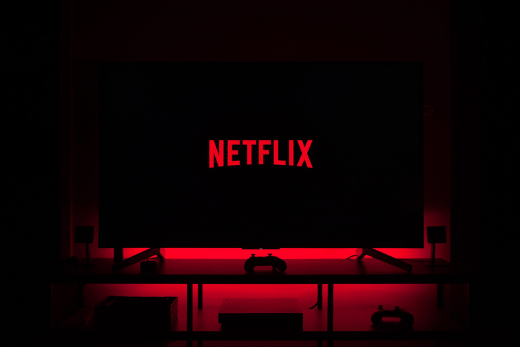 Netflix вошел в топ-5 самых популярных онлайн-кинотеатров в России - изображение обложка