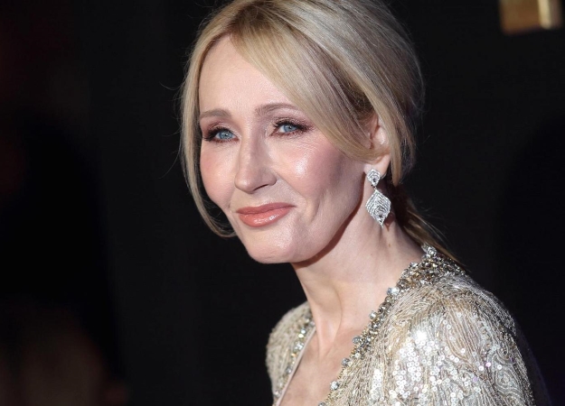 Джоан Роулинг приступила к работе над сценарием третьей части «Фантастических тварей» - изображение обложка