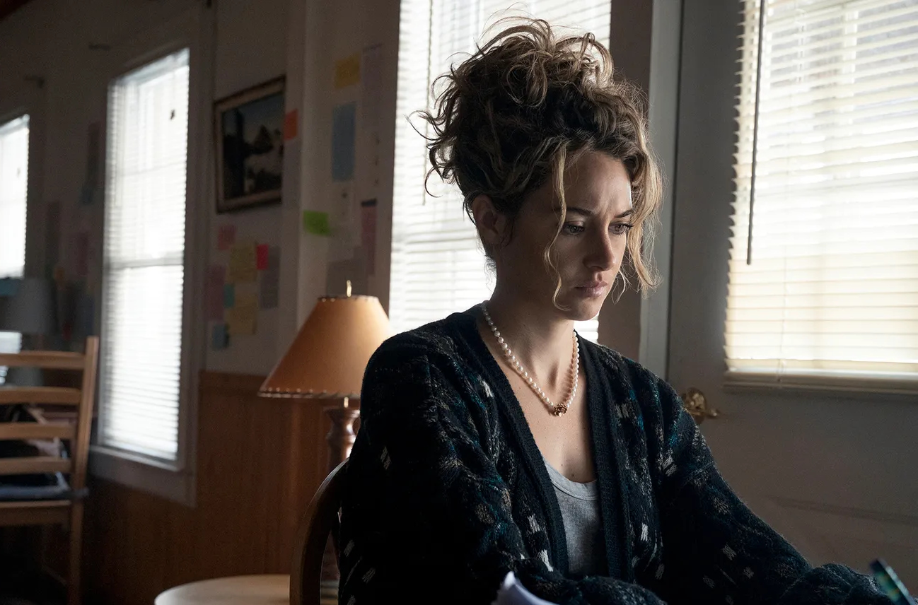 Обложка: кадр из сериала «Три женщины» (2022)