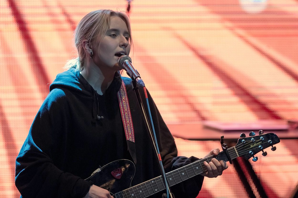 Гречка представила новый мини-альбом. Он называется «Хватит» - изображение обложка